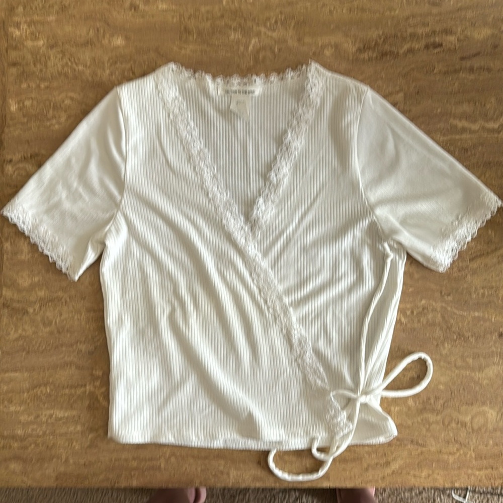 Caution to the wind, white short sleeve size M
